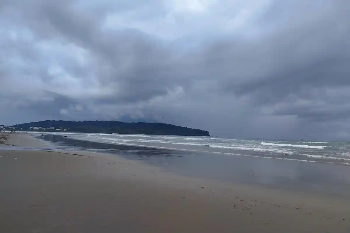 BMKG Keluarkan Peringatan Dini Gelombang Tinggi 24-25 Desember 2022, di Tasikmalaya Capai 4 Meter