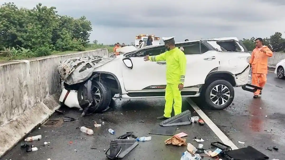 Kecelakaan Maut Hari Ini, Satu Penumpang Tewas, Mobil Fortuner Tabrak Truk Tronton