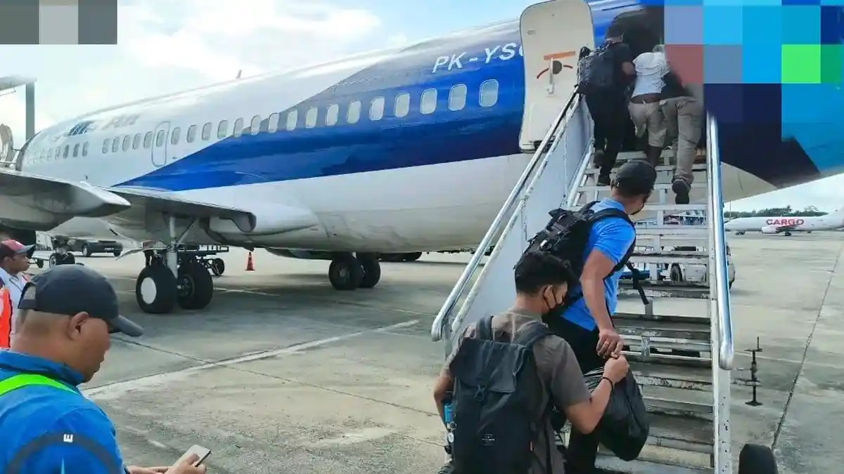 Tersangka KKB Eks Polisi, Aske Mabel dan Barang Bukti Diserahkan ke Kejari Wamena
