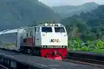 kereta-api-melaju-di-wilayah-daop-5-purwokerto.jpg