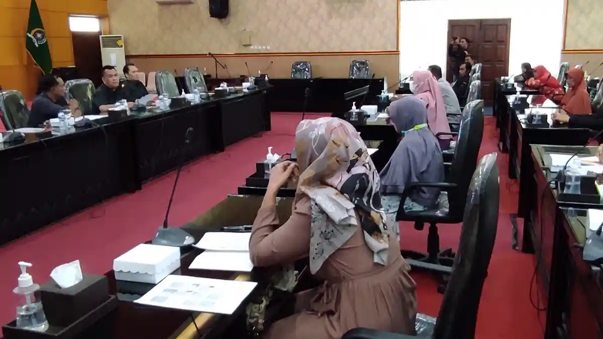 Ratusan Karyawan Pabrik Rokok di Kota Blitar Dirumahkan, Berharap PHK dan Segera Dapat Pesangon