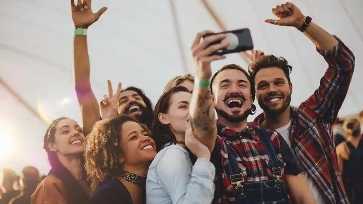 6 Zodiak Ini Sangat Ramah dan Gampang Berteman dengan Banyak Orang: Taurus Suka Pesta, Pisces Magnet