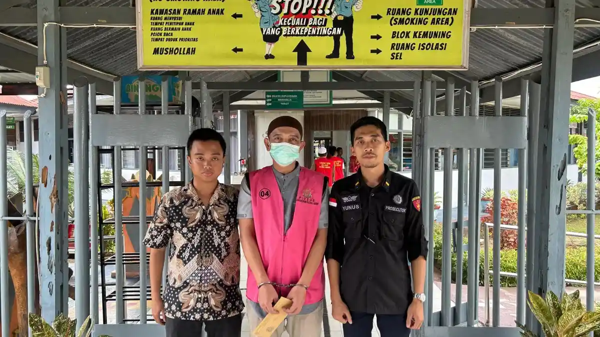 Korupsi Anggaran Perawatan Persalinan & Perjalanan Dinas, Eks  Bendahara Dinkes Polman Diadili