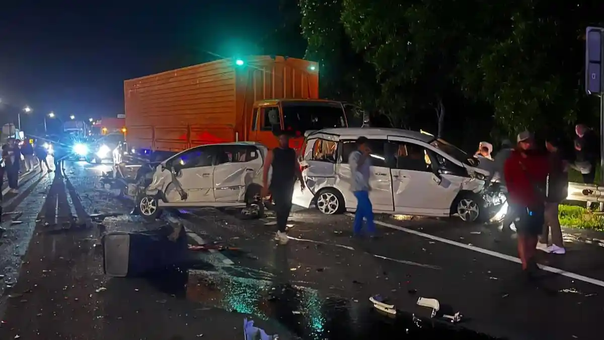 10 Kendaraan Tabrakan Beruntun di KM 93 Tol Cipularang, Dua Orang Meninggal