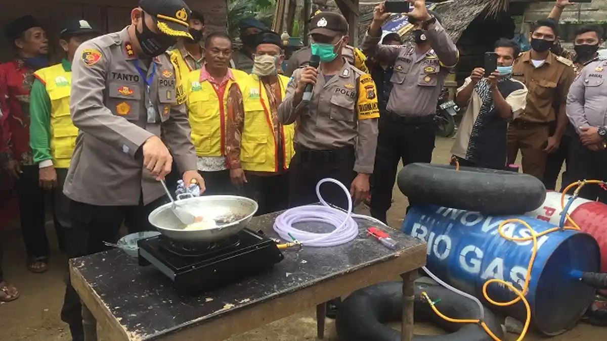 Kompor Biogas Inovasi Bripka Hamjaya Mulai Digunakan Warga