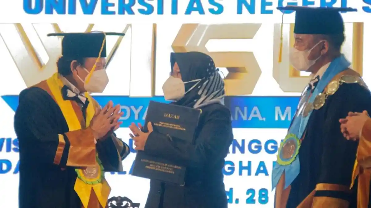Momen Haru, Ibu Wakili Wisuda Anaknya yang Telah Tiada