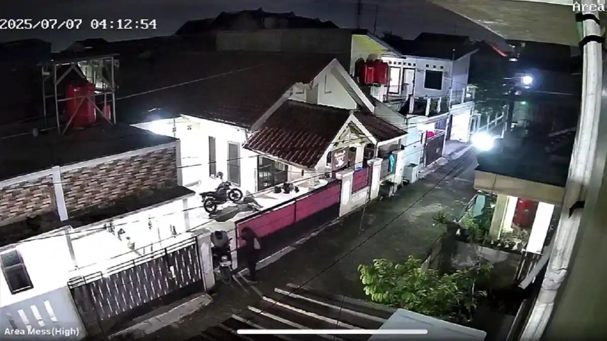 Viral Aksi Maling Motor CB150 di Cikarang Utara Terekam CCTV