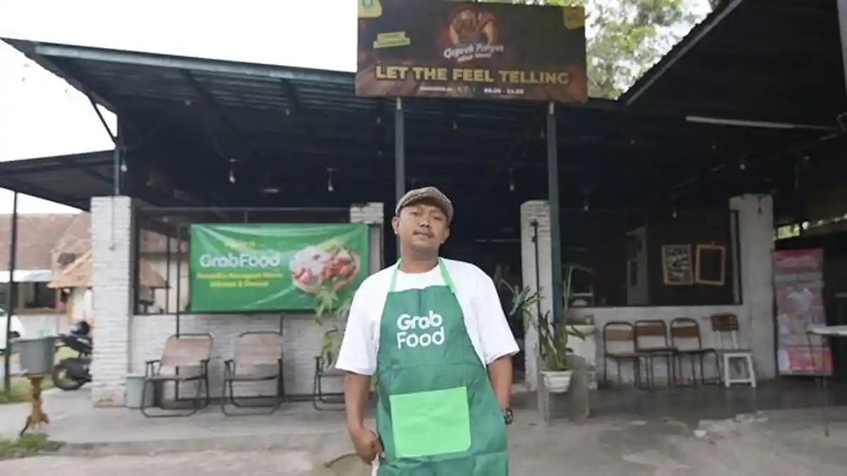 Kisah Hamit Bangun Sasmito, Ciptakan Lapangan Kerja Lewat Warung Penyetan Kaki Lima