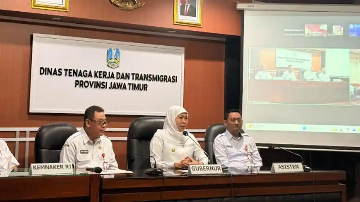 Pantau Posko THR Jatim, Gubernur Langsung Temukan 20 Pengaduan: Yang Sedang Diproses Ada 11