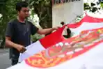 Pedagang Bendera Musiman Mulai Menjamur di Malang
