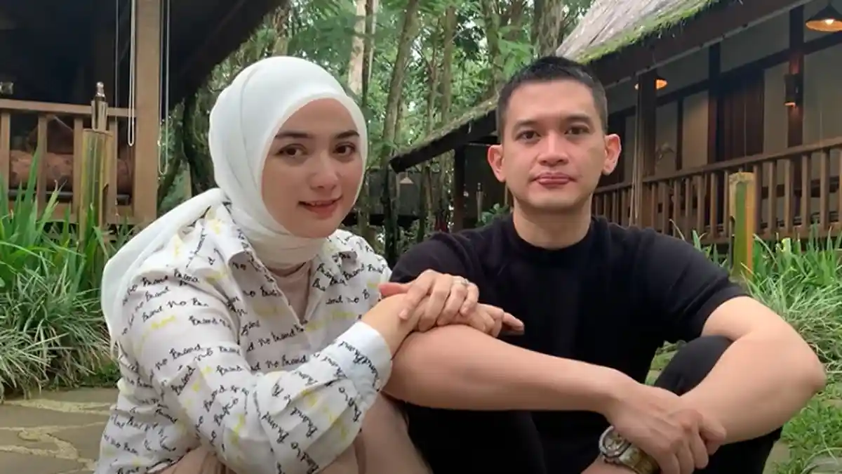 Tangis Pecah Rezky Aditya saat Ucapkan Doa di Hari Ulang Tahun Athar yang ke-2, 'Bangga Banget'