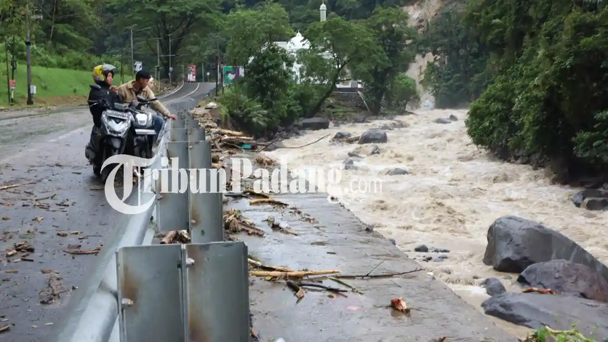 FOTO Jalan Padang-Bukittinggi di Lembah Anai Putus Total - Lembah-Anai-Putus-2.jpg