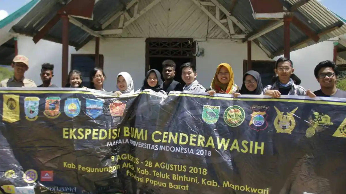 Mapala UI Adakan Program Bakti Sosial Kesehatan di Papua Barat
