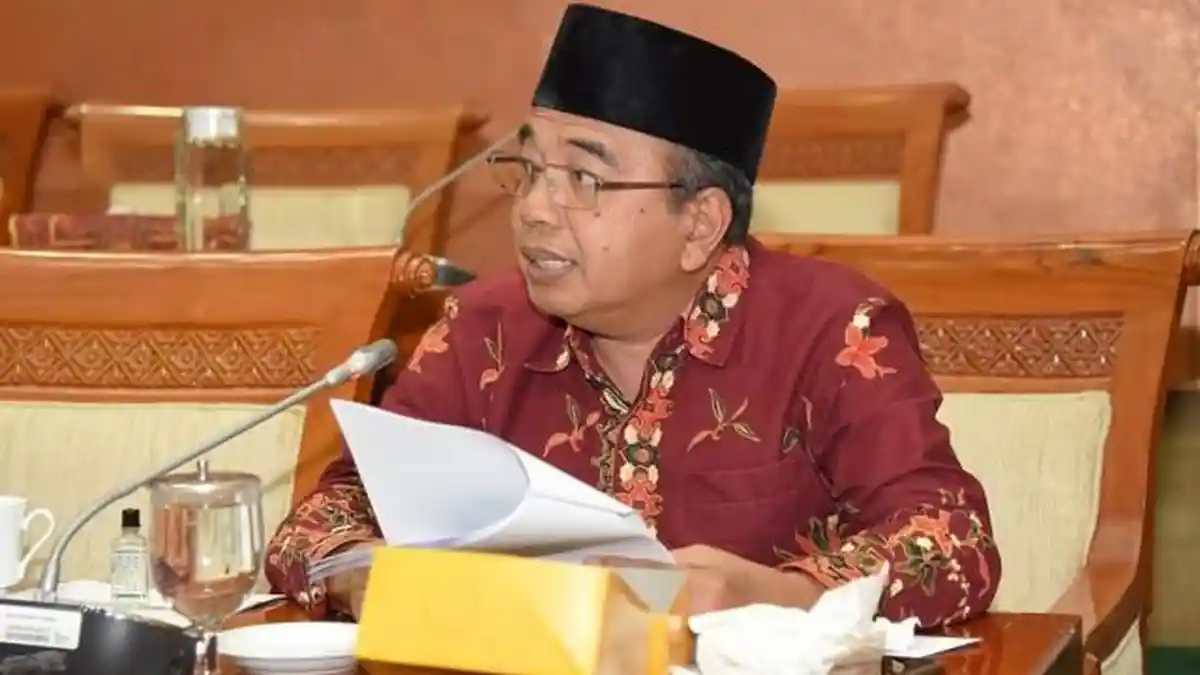 Legislator Dumai Serahkan APD untuk Tenaga Kesehatan