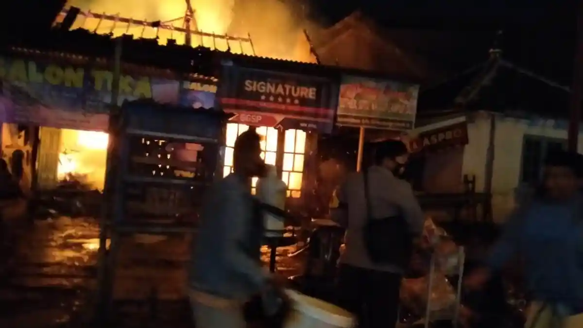 Kebakaran 2 Tempat Usaha di Susukan Semarang, Diduga Akibat Arus Pendek Listrik