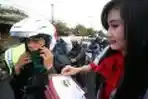 Pembagian Helm Gratis Kepada Pemudik