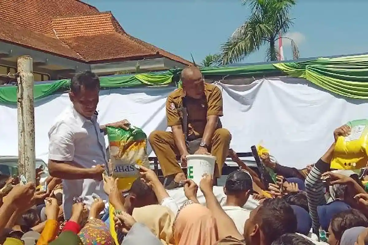 Ada Gerakan Pangan Murah di Halaman Bakorwil Bojonegoro, Pembelian Beras SPHP Tak Kondusif