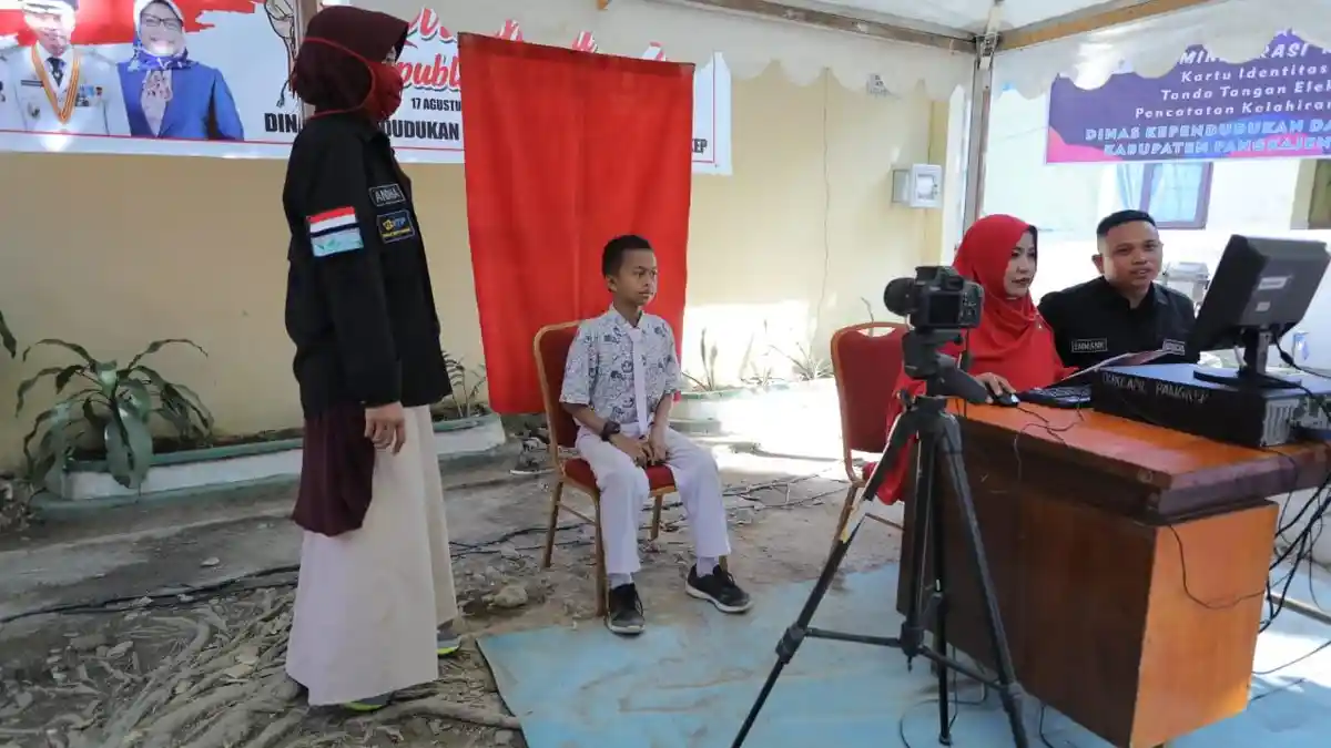 Disdukcapil Pangkep Luncurkan Kartu Identitas Anak