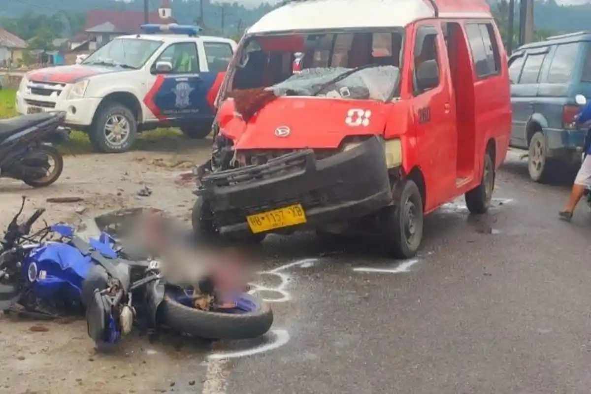 Kecelakaan Maut Pukul 07.00 WIB, 2 Remaja Tewas, Motor R15 Tertabrak Angkot yang Ngebut saat Nyalip