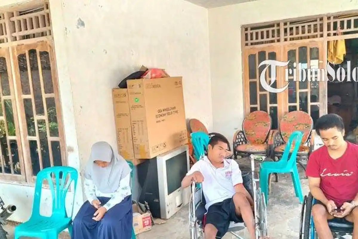 Hai Orang Kaya, Kedua Kakaknya Lumpuh, Ayah Menderita Stroke, Gadis SMA Ini Sendiri Hidupi Kelurga