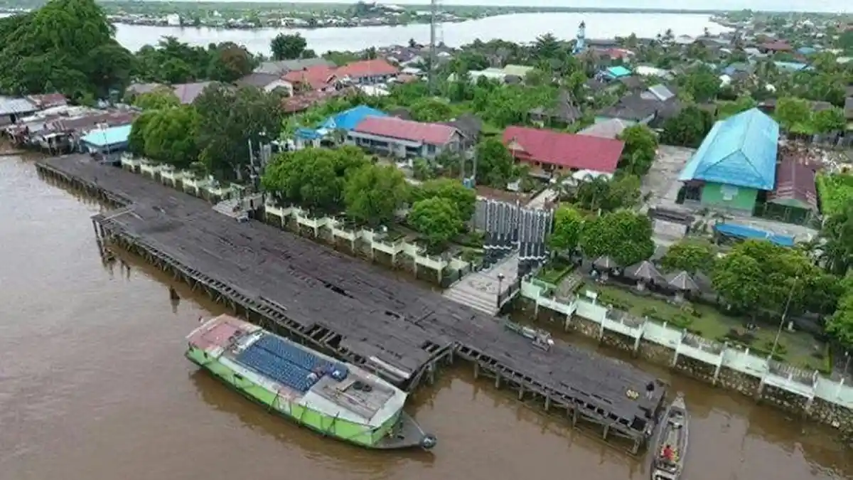 Nikmati Pemadangan Sungai Kapuas Murung di Dermaga KPPP Kapuas, Begini Kondisinya