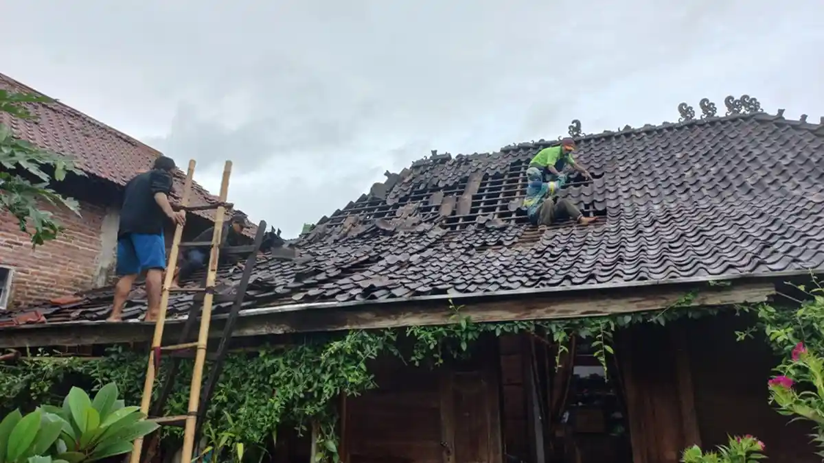 Kanopi Tetangga Terbang Timpa Atap Rumah Tasriah, Jepara Disapu Puting Beliung, 140 Rumah Rusak