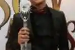 Andhika Pratama Raih Presenter Paling Ngetop SCTV Awards 2014