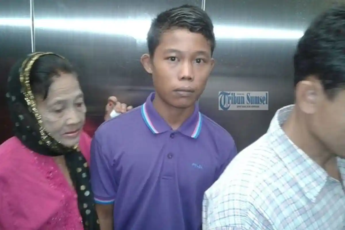 Slamet Tak Menangis Saat Nenek Rohaya Meninggal Dunia, Raut Wajah Saat Pemakaman Disorot