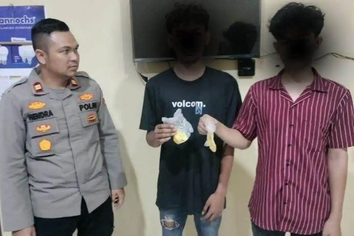 ASTAGFIRULLAH! 2 Pemuda di Aceh Kepergok Hirup Lem Cap Kambing di Taman, Diamankan saat Tertidur
