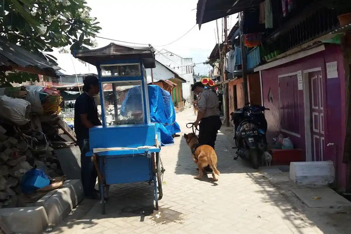 Bawa Dua Ekor Anjing Pelacak, Tim Gabungan Sisir Kampung Sapiria