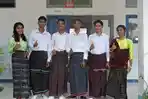 SARUNG-TENUN-Siswa-siswa-SMK-Negeri-I-Lewoleba.jpg