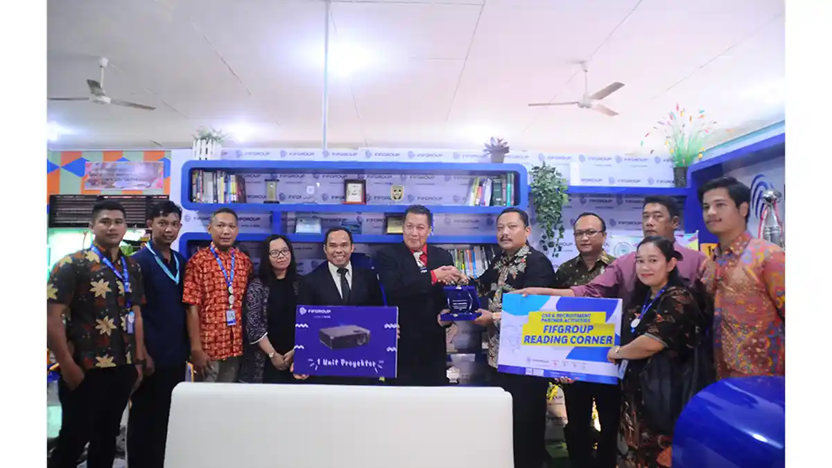 FIFGROUP Resmikan Reading Corner di SMKN 2 Singkawang