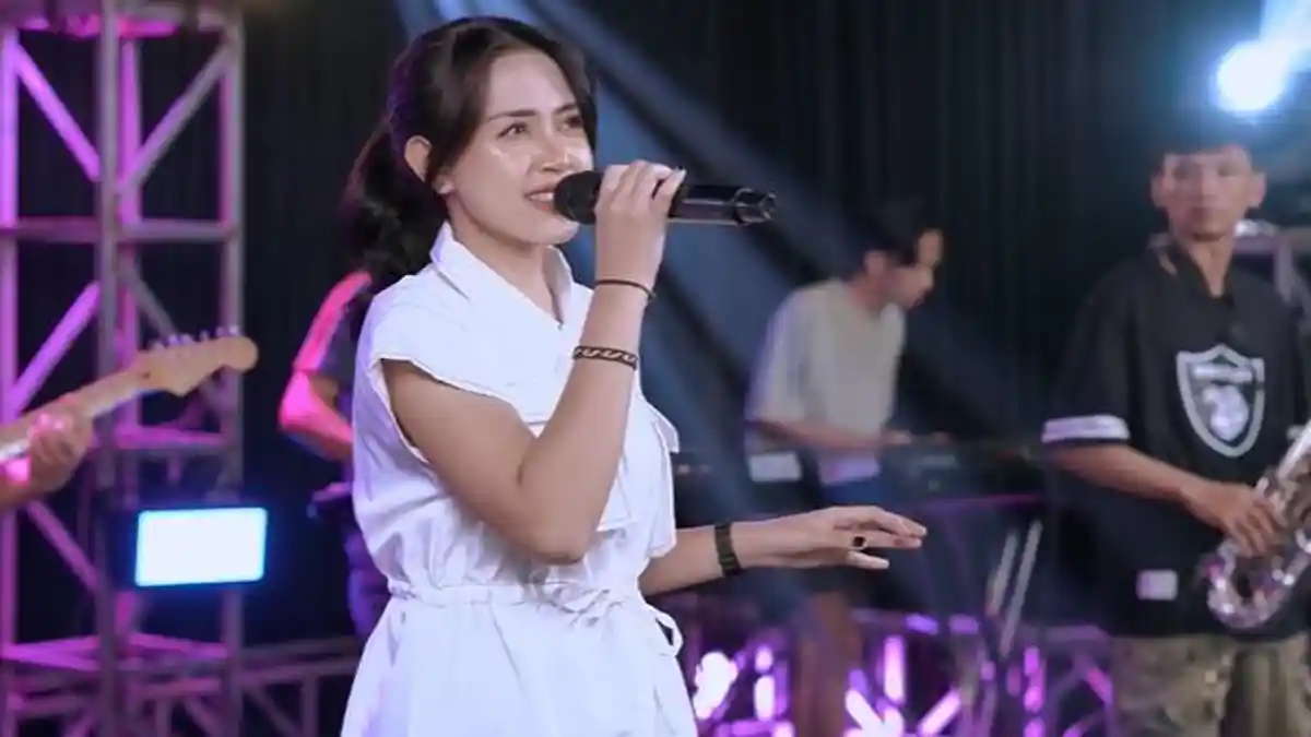 Lirik dan Terjemahan Lagu Lestari - Sasya Arkhisna, Rasa Tresna Kang Sejati Manggiha Lestari