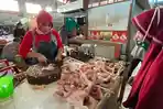 harga-daging-ayam-potong-di-pasar-trayeman-slawi-tembus-rp-40-ribu.jpg
