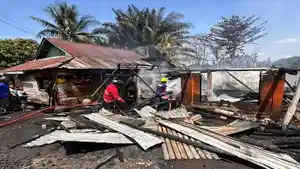 Kebakaran-di-Lawang-Wetan-Muba-Dua-Rumah-Warga-Hangus-Rata-dengan-Tanah-Kerugian-Rp400-Juta.jpg