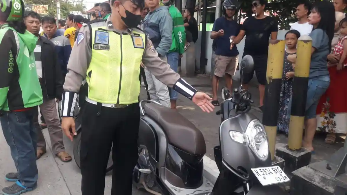 Kecelakaan Maut Semarang, Dump Truk Terobos Bangjo Hajar Scoopy, Satu Pembonceng Tewas