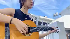Potret-Cewek-Cantik-Main-Gitar-di-Manado-Sulawesi-Utarafhfghfghfgh.jpg