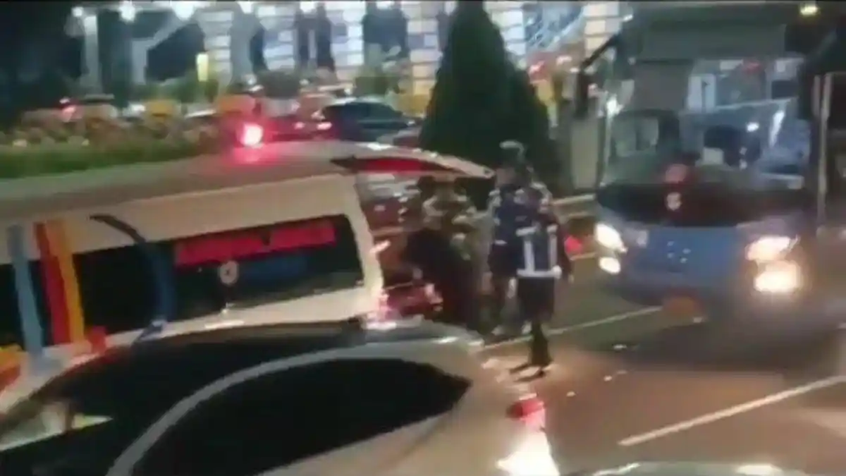 Kecelakaan Maut, Bus Transjakarta Tabrak 3 Mobil, Sopir Bus Tewas Seketika di TKP