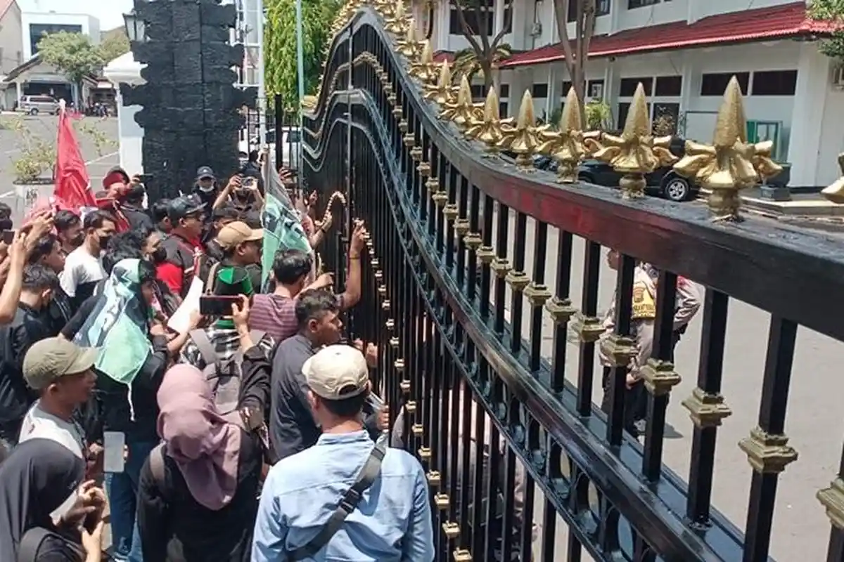 Mahasiswa Pati Demo di Kantor Bupati, Protes Sistem LJK Rekrutmen Perangkat Desa