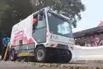 mobil-penyapu-jalan_20150814_125726.jpg