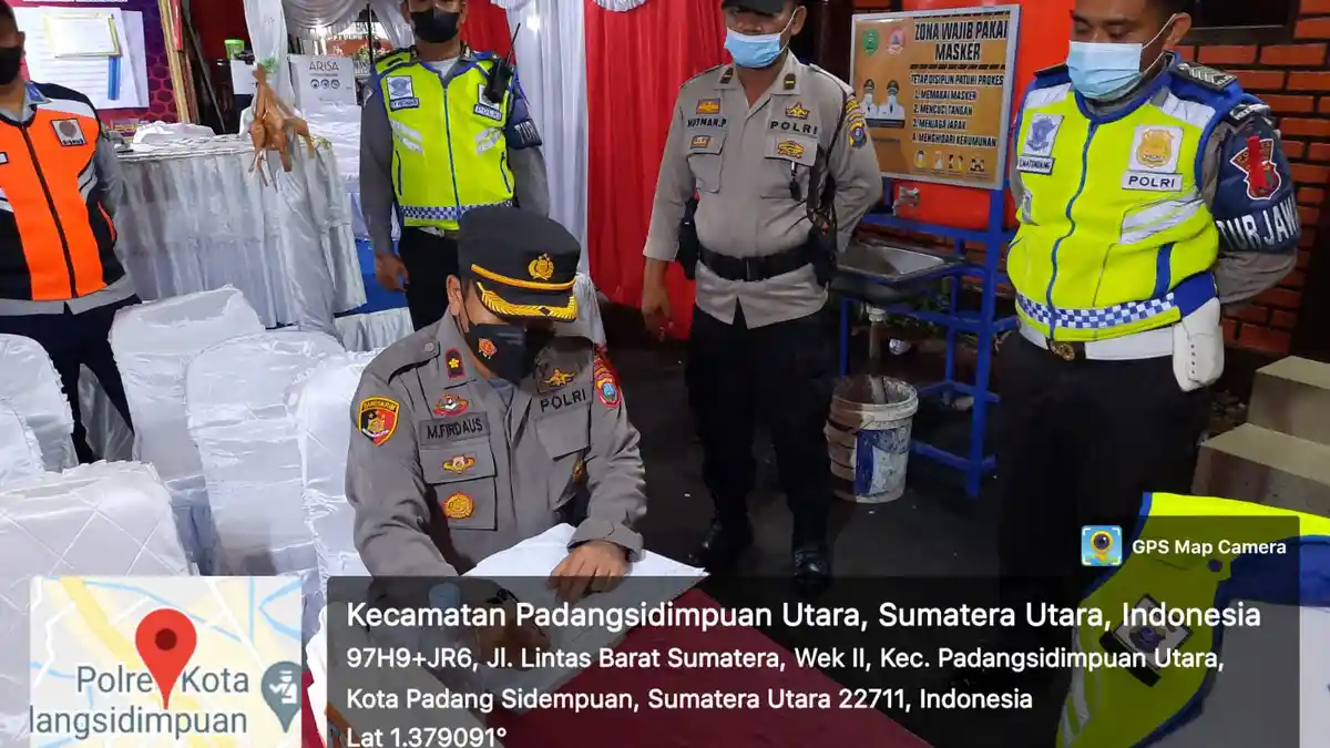 Disela Cek Pos Yan, Wakapolres Serahkan Bingkisan dari Kapolres Padangsidimpuan ke Personel