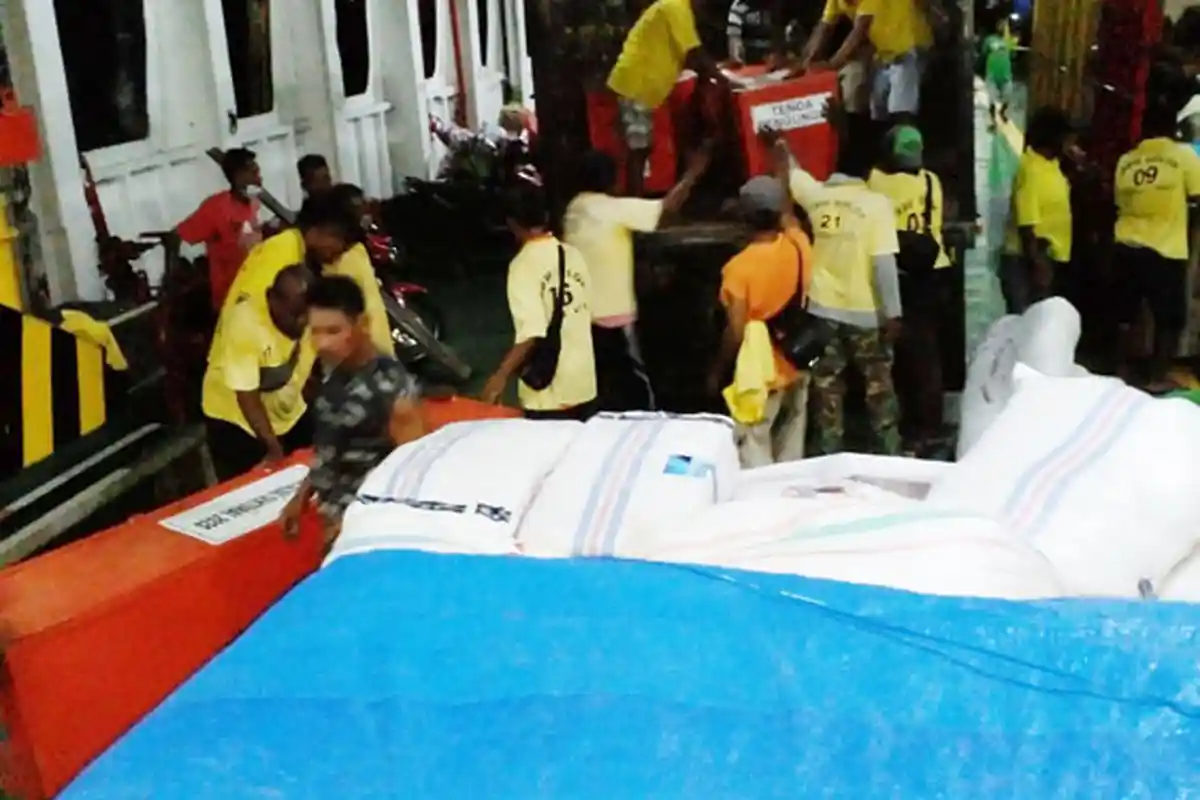 Setiap Hari, Armada Ferry ASDP Angkut Logistik ke Beberapa Kabupaten Terdampak Seroja