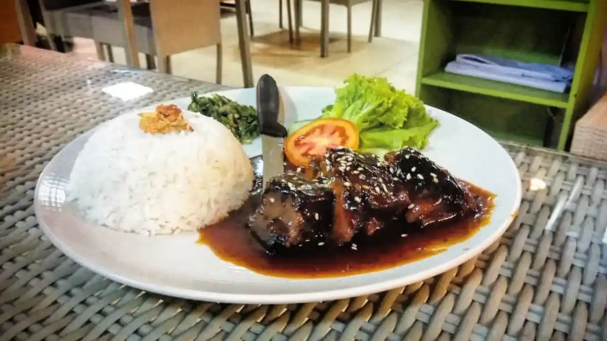 Mau Makan Siang tapi Bingung? Nih Rekomendasi 3 Kuliner Bandung yang Cocok untuk Makan Siang