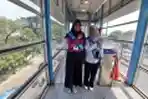 Relawan Asian Games di Halte Transjakarta