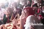 Siti-Atikoh-istri-Calon-Presiden-nomor-urut-3-Ganjar-Pranowo-datang-ke-Pasar-Ngemplak-Tulungagung.jpg