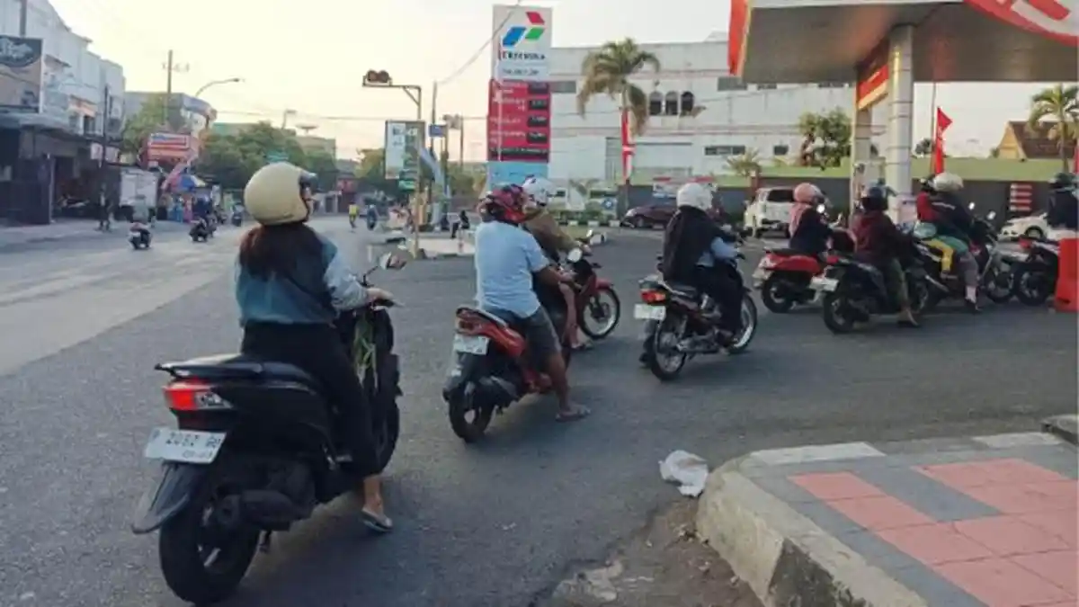 Antrean Pertalite di Jember, Polisi Tingkatkan Patroli Cegah Penimbunan