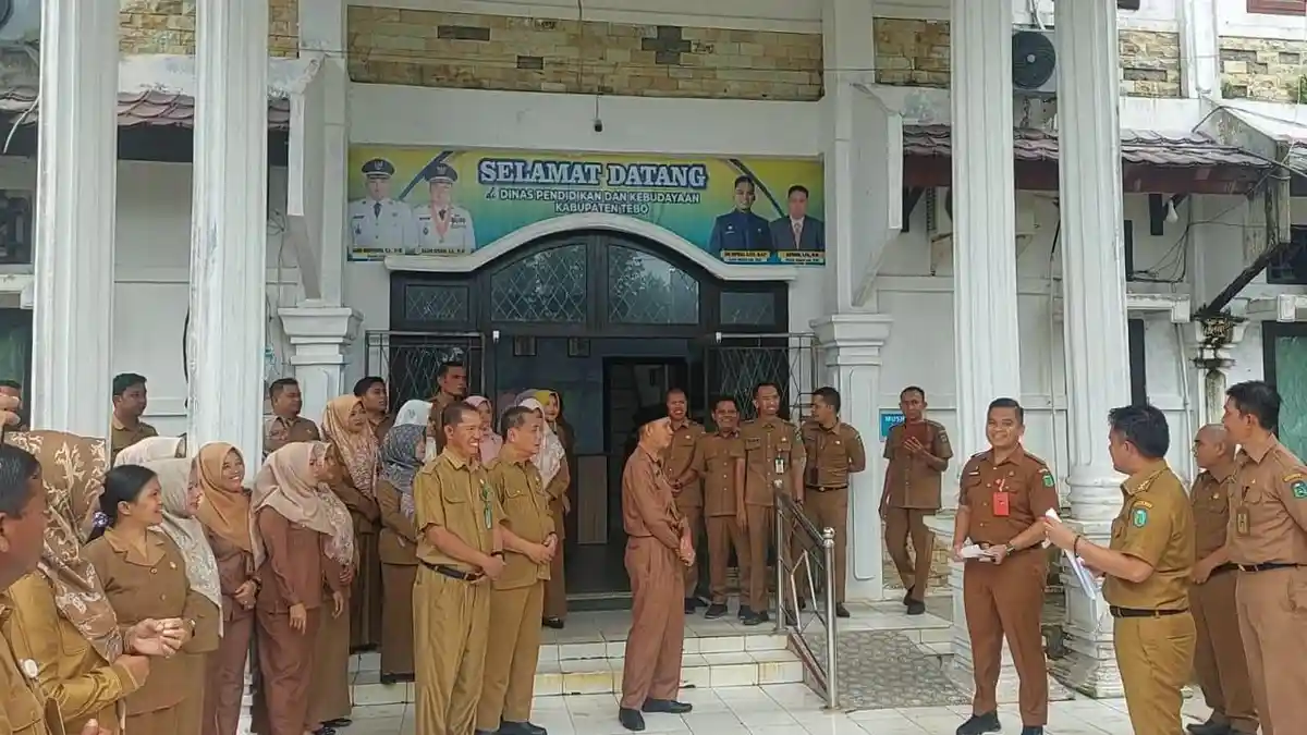 Bupati dan Wabup Tebo Jambi Datangi OPD, Cek Langsung Absensi ASN