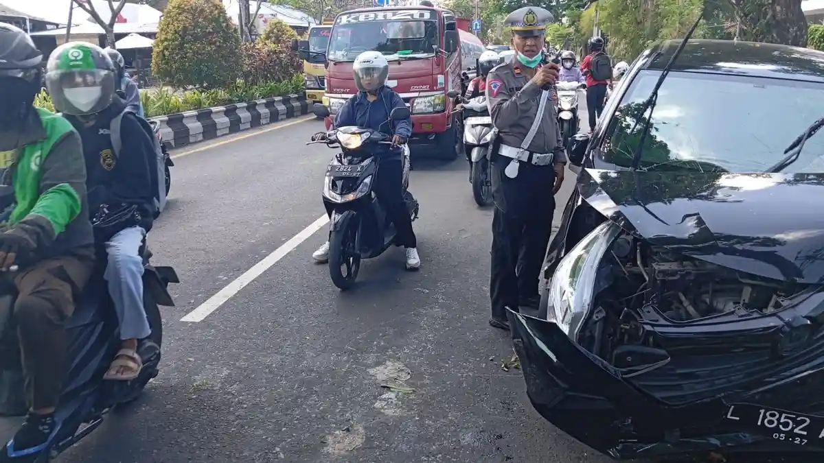 Laka Tunggal di By Pass Ngurah Rai Bali Timbulkan Kemacetan, Driver Mobil Mabuk