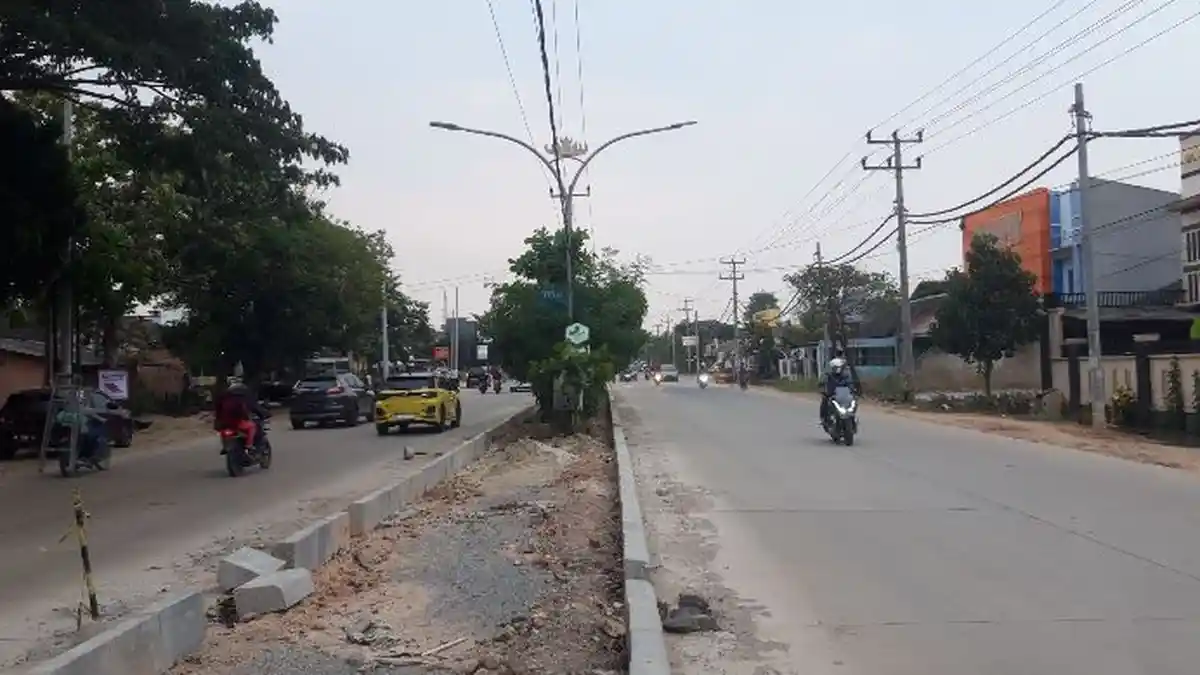 Perbaikan Hampir Selesai, Bulan Depan Jalan Ryacudu Bandar Lampung Sudah Bisa Dilewati