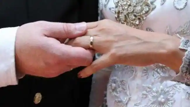 3 Zodiak yang Diprediksi Menikah Tahun 2026: Aquarius Jangan Takut Berinteraksi dengan Orang Lain